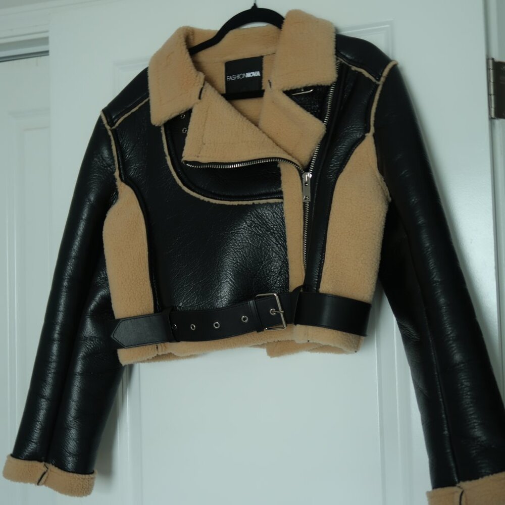 Fashion Nova Cropped Faux Leather & Sherpa Jacket Belted Moto Style Women’s S/L